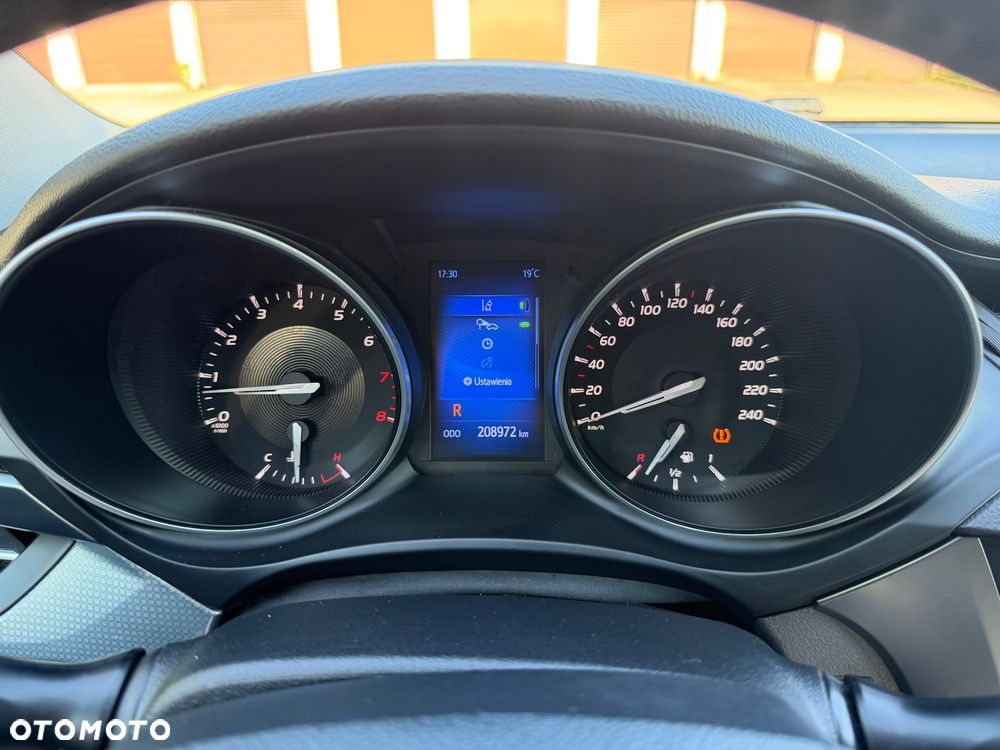Toyota Avensis - 2