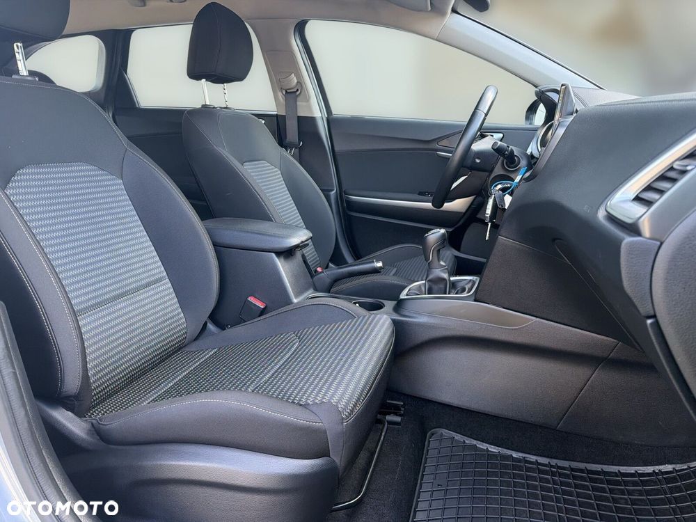 Kia Ceed - 10
