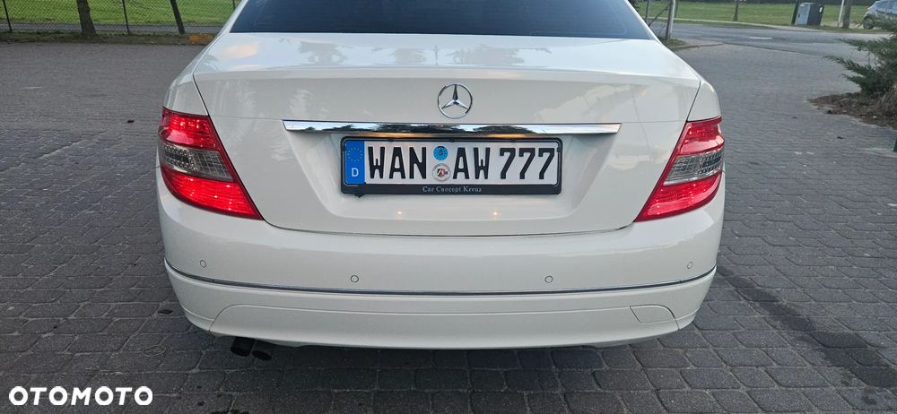 Mercedes-Benz Klasa C 180 BlueEFFICIENCY 7G-TRONIC Avantgarde - 18