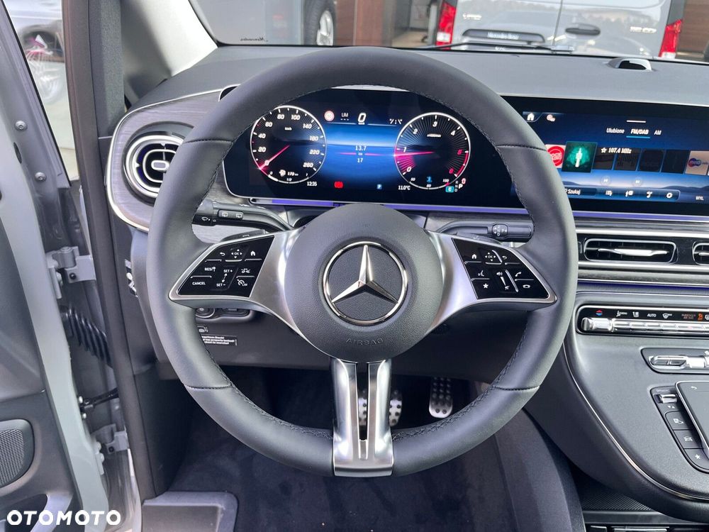 Mercedes-Benz Klasa V - 16