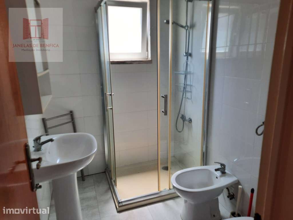 Vende-se T1- Amadora Junto a estação de Comboio e Metro - Grande imagem: 5/15