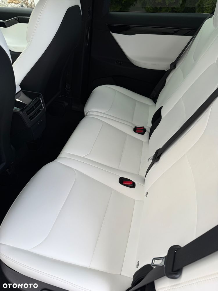 Tesla Model X - 19