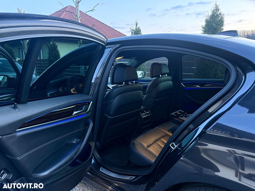 BMW Seria 5 530d xDrive AT - 12