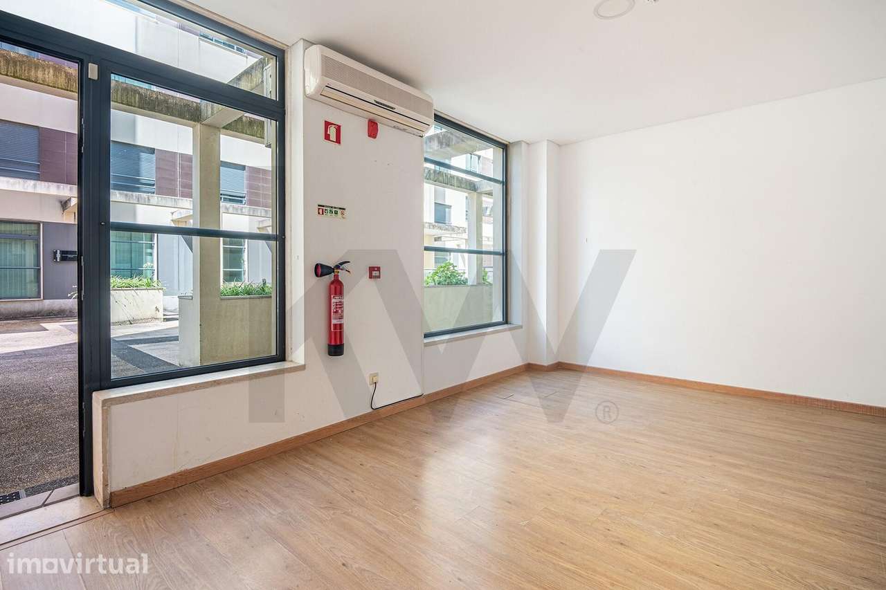 Espaço Comercial Para Arrendamento na Quinta do Conventinho em Santo A - Grande imagem: 3/21