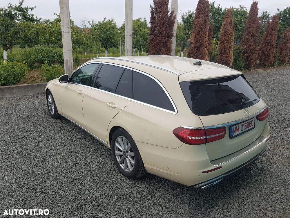 Mercedes-Benz E 220 d 4Matic T 9G-TRONIC Avantgarde - 4