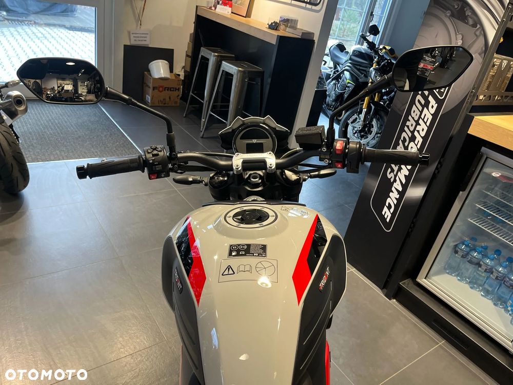 Triumph Trident - 19