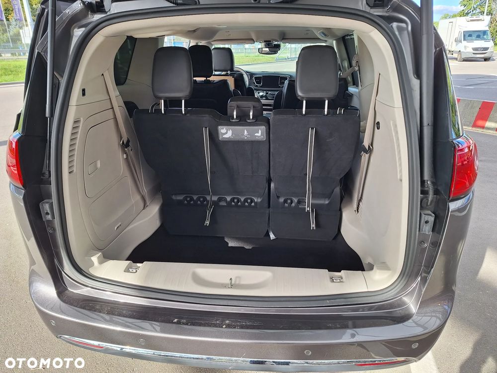 Chrysler Pacifica - 31