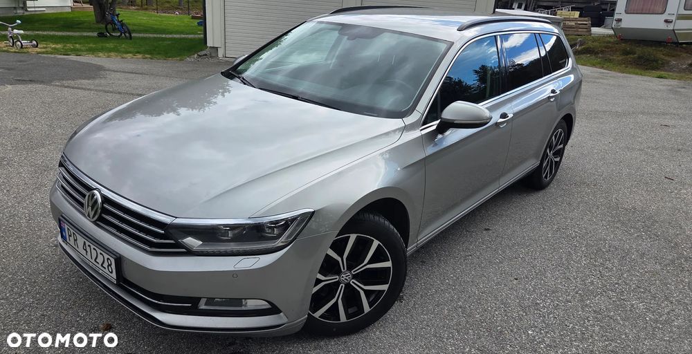 Volkswagen Passat - 1