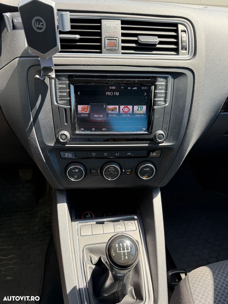 Volkswagen Jetta - 16