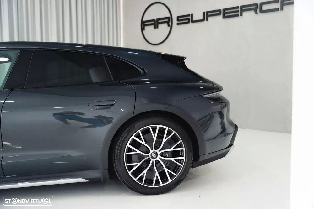 Porsche Taycan Cross Turismo 4 - 11