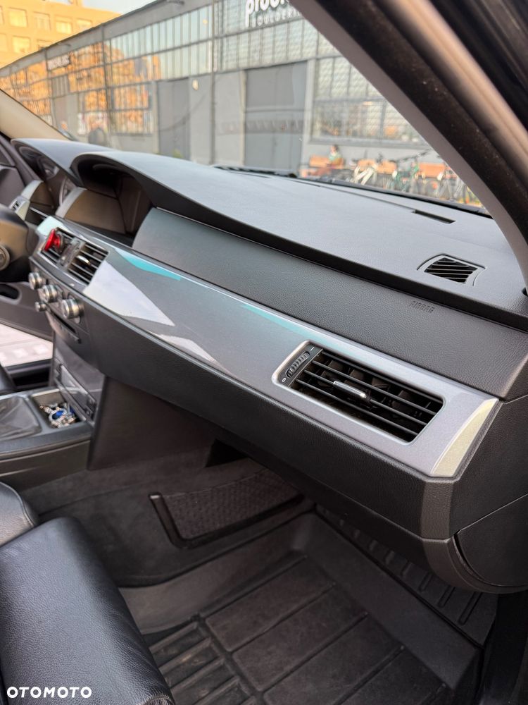 BMW Seria 5 525d - 12