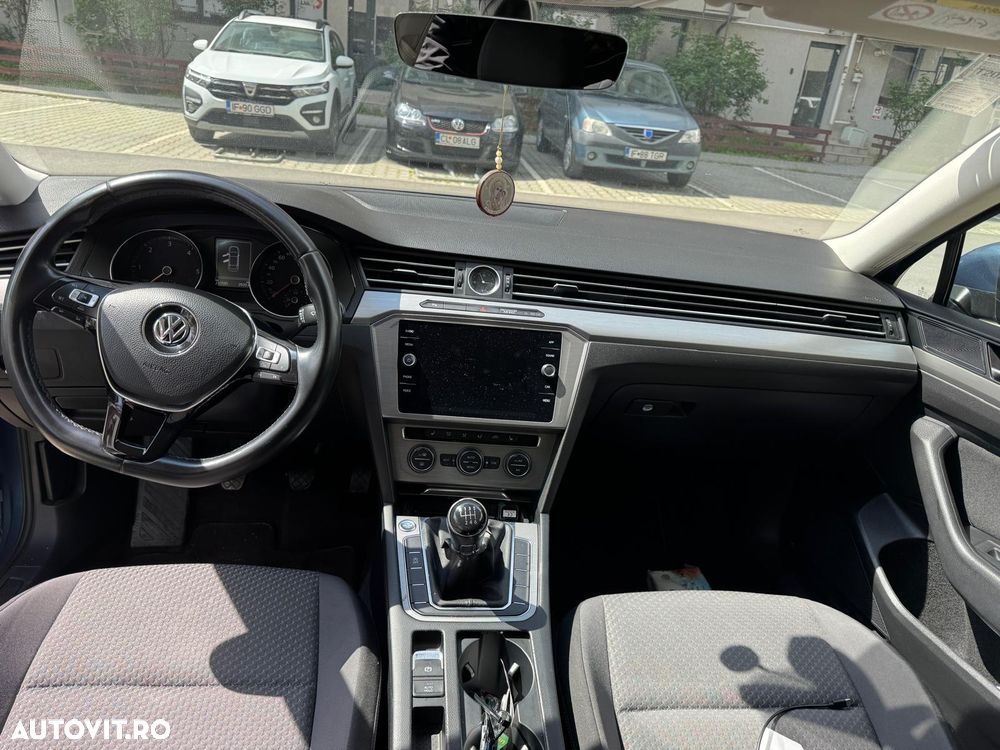Volkswagen Passat 1.6 TDI Comfortline - 12