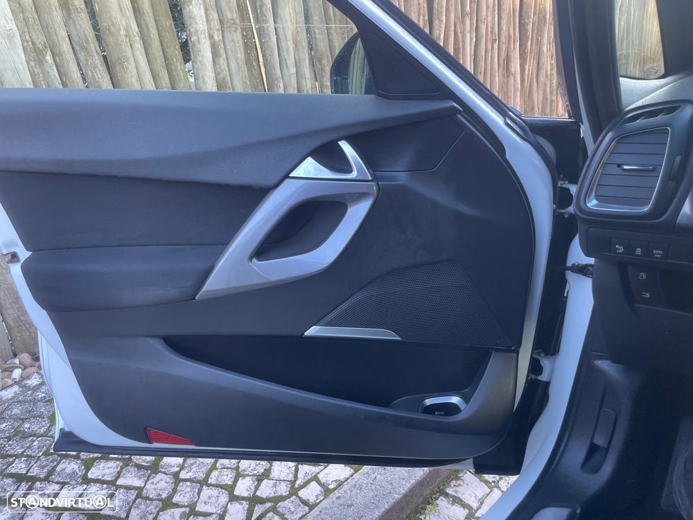 Citroën DS5 2.0 HDi Hybrid4 So Chic CMP6 - 11