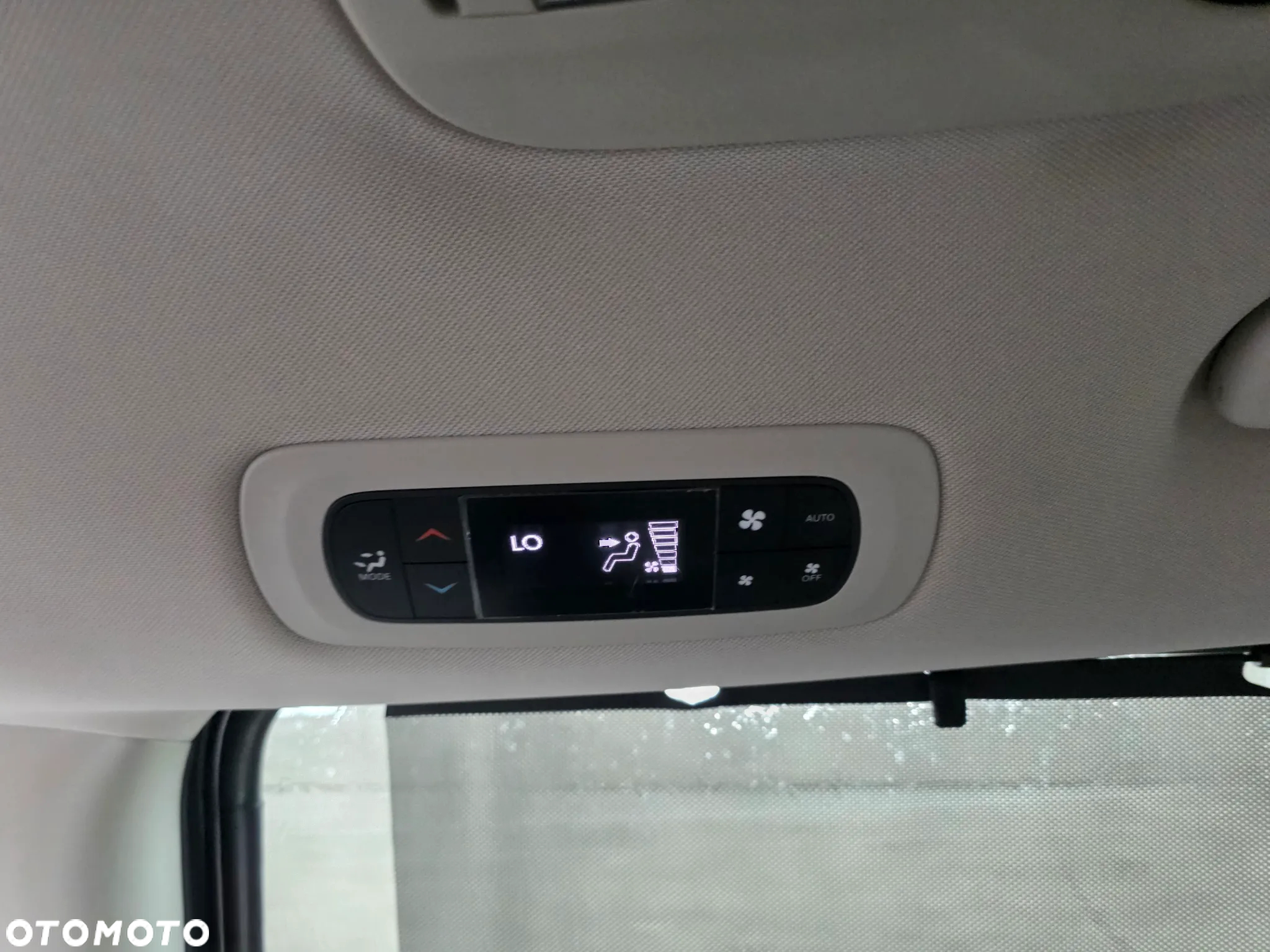 Chrysler Pacifica - 16