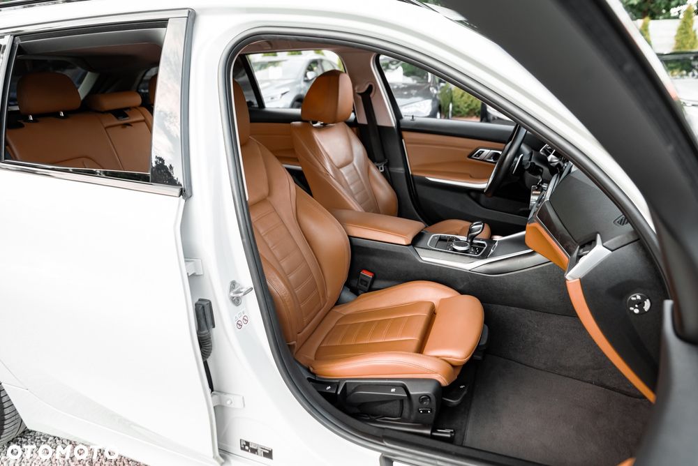 BMW Seria 3 330d xDrive M Sport - 26