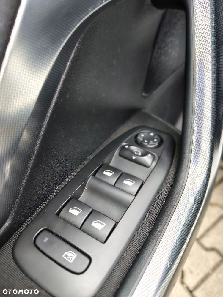 Peugeot 2008 1.2 Pure Tech Allure S&S - 12