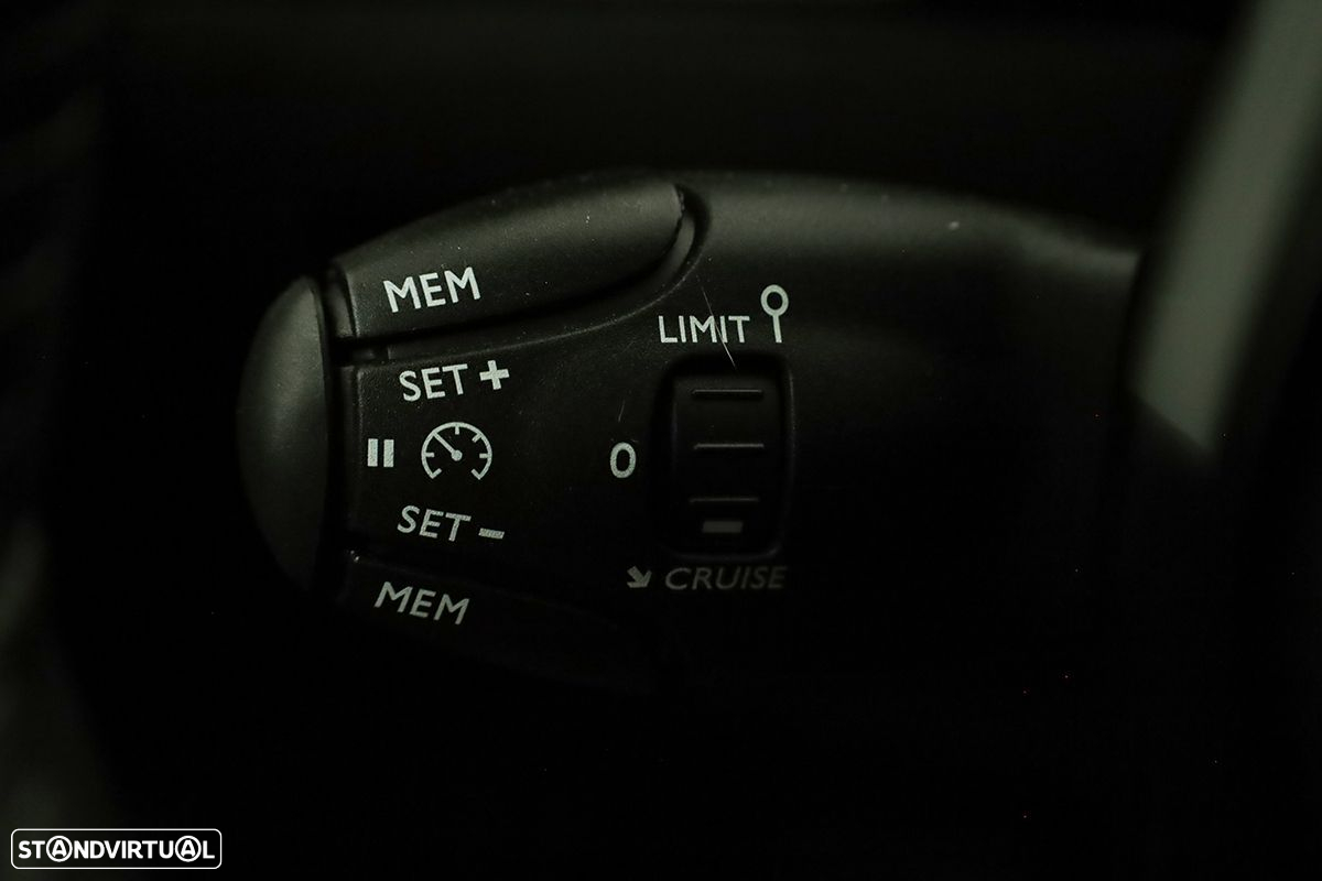 Peugeot 2008 1.2 PureTech Allure - 16
