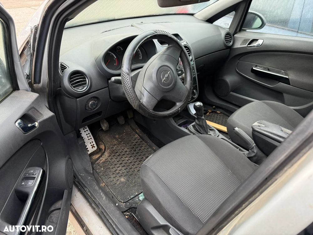 Dezmembrez Opel Corsa D gri argintiu 1,3 CDTI 4usi 2007 - 6