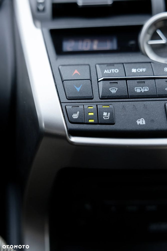 Lexus NX 300h Prestige AWD - 29