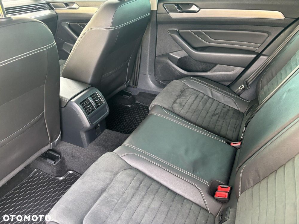 Volkswagen Passat Variant 2.0 TDI SCR Elegance DSG - 15