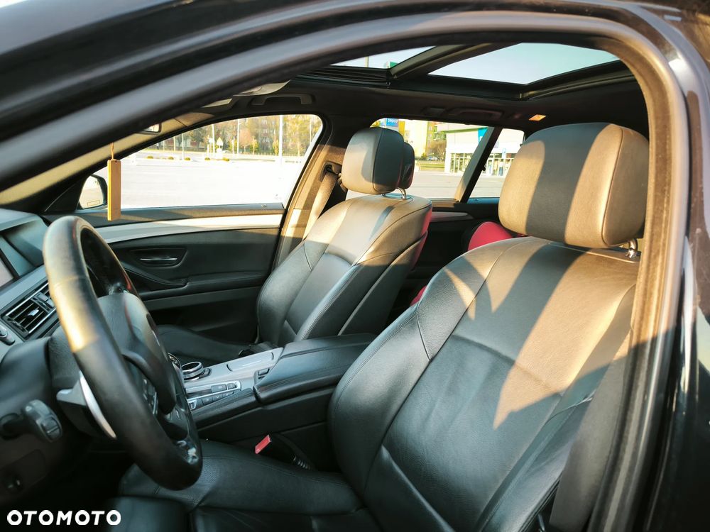 BMW Seria 5 530d xDrive - 14