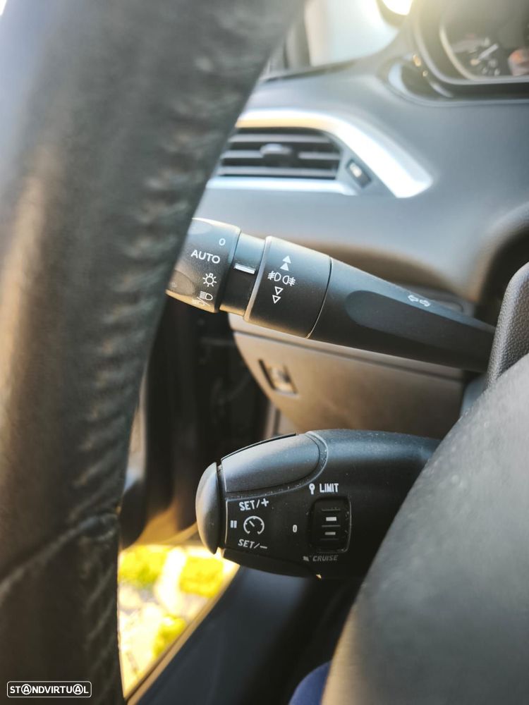 Peugeot 208 1.6 e-HDi Allure - 12