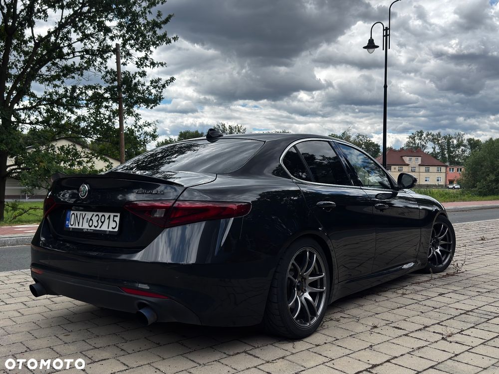 Alfa Romeo Giulia 2.0 Turbo 16V AT8-Q4 Ti - 3