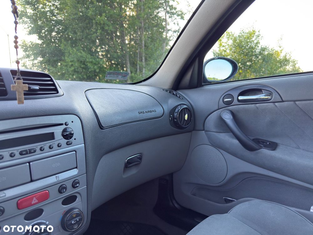 Alfa Romeo 147 1.9 JTD 16V Distinctive - 14