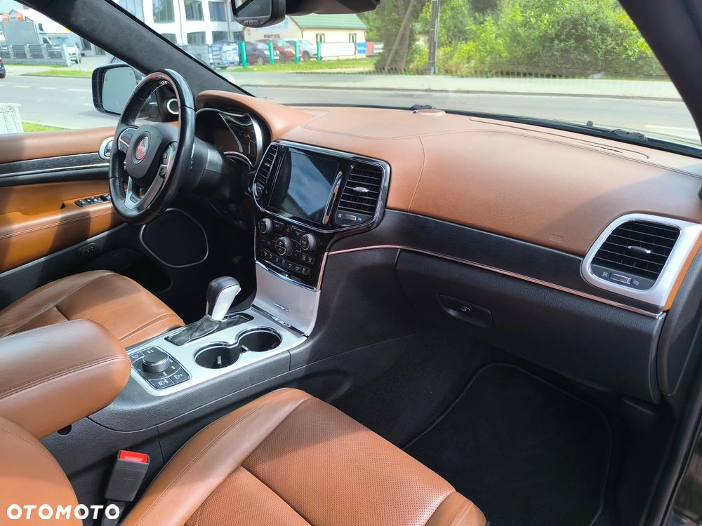 Jeep Grand Cherokee - 28