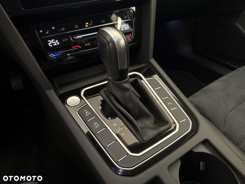 Volkswagen Passat - 17