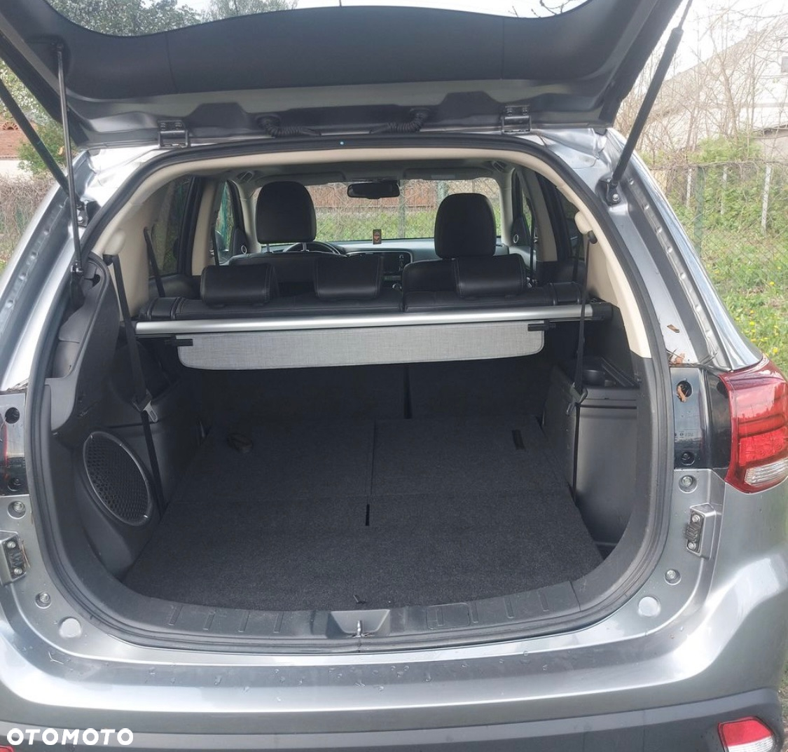 Mitsubishi Outlander 2.2 DI-D 4WD Automatik Diamant Edition - 11