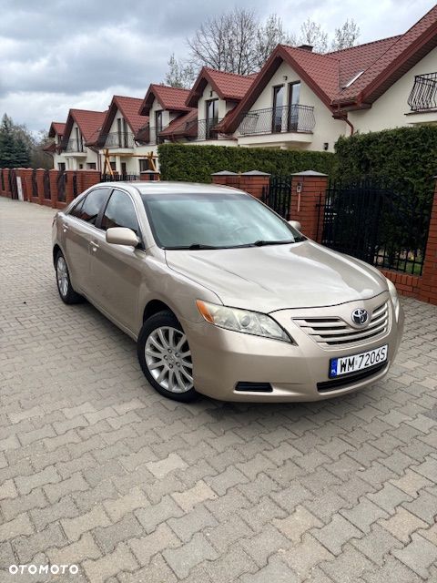 Toyota Camry - 1