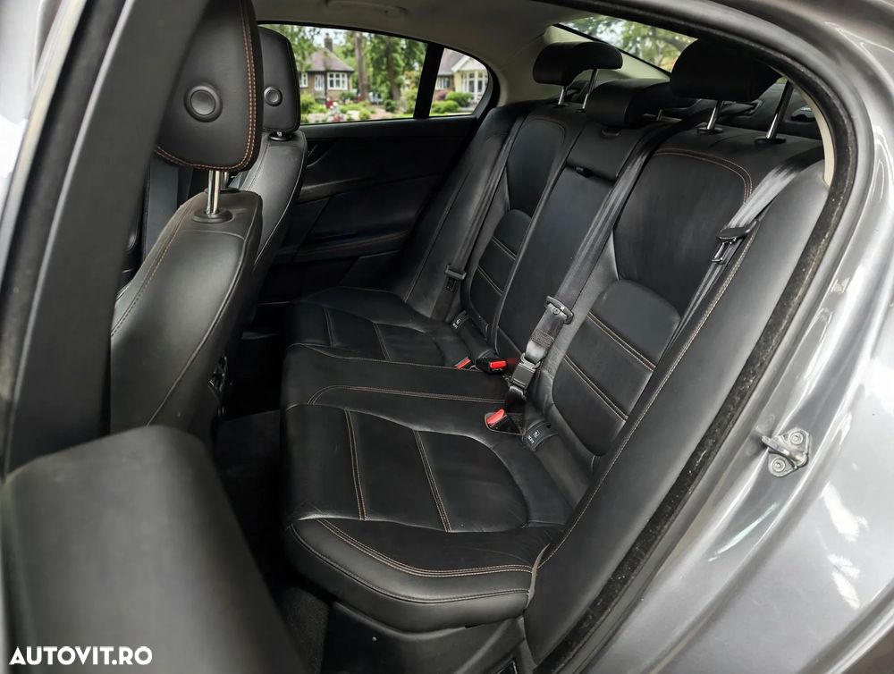 Jaguar XE 2.0 Portfolio - 12