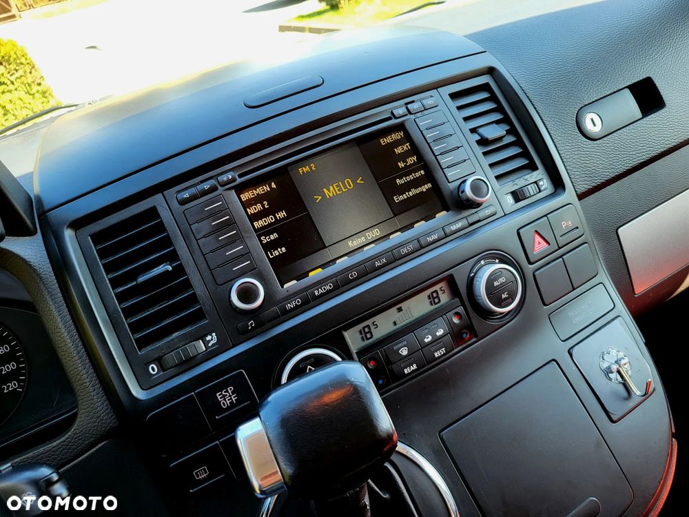 Volkswagen Multivan - 32