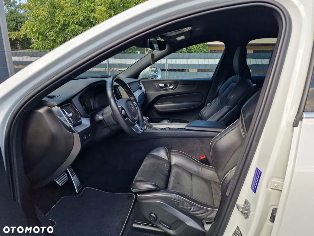 Volvo XC 60 D4 R-Design - 28