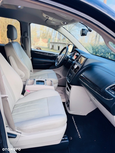 Chrysler Town & Country 3.6 Touring - 32