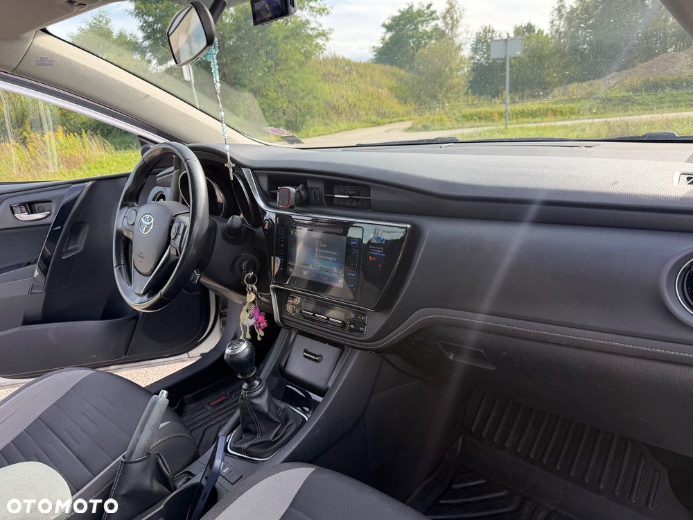 Toyota Auris 1.4 D-4D Premium - 23