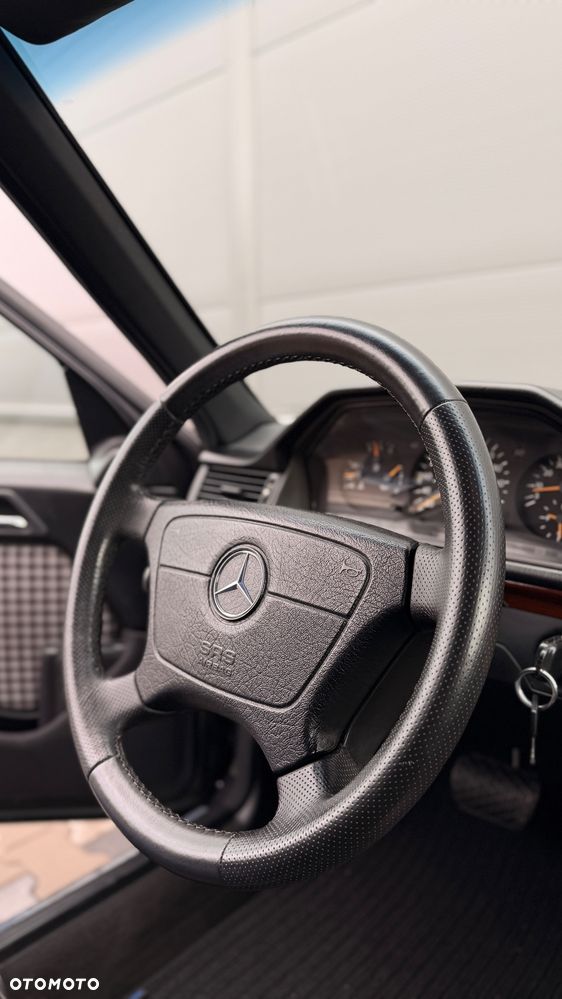 Mercedes-Benz W124 (1984-1993) - 35