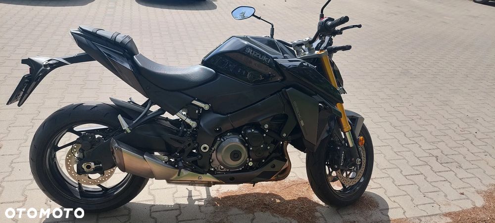 Suzuki GSX 1000 - 4