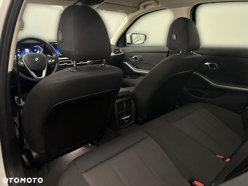 BMW Seria 3 318i - 18
