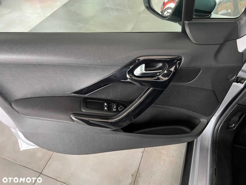 Peugeot 2008 1.2 Pure Tech Style - 15