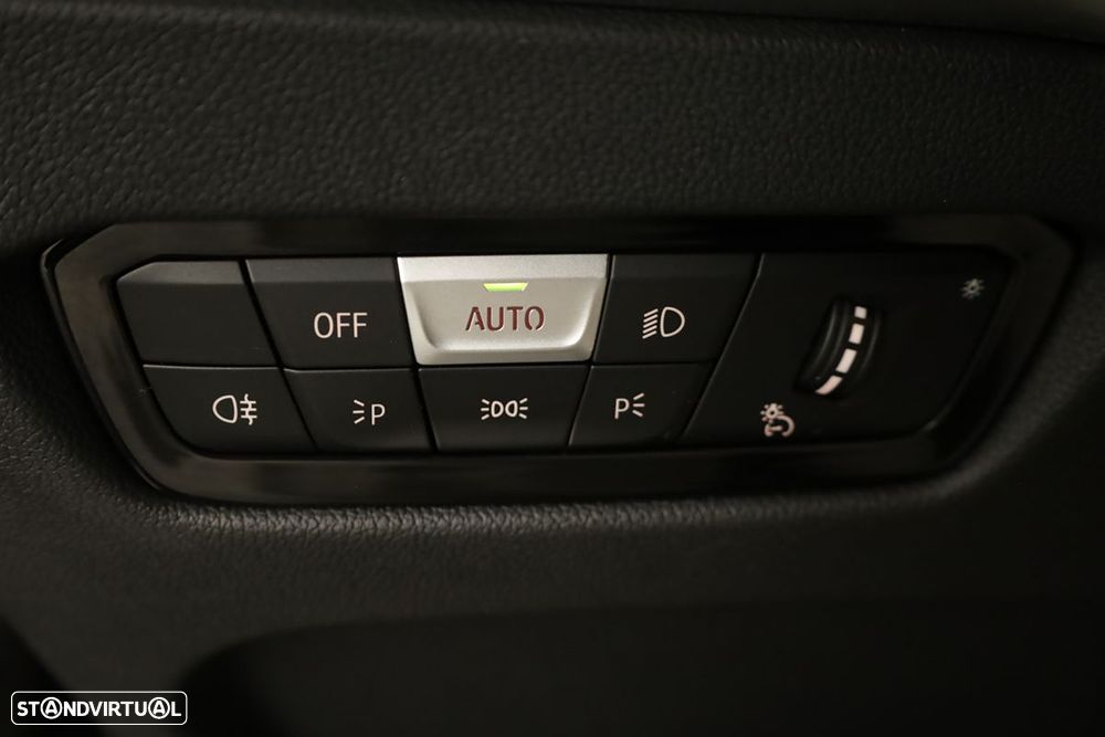 BMW 330 e Edição Desportiva M Auto - 19