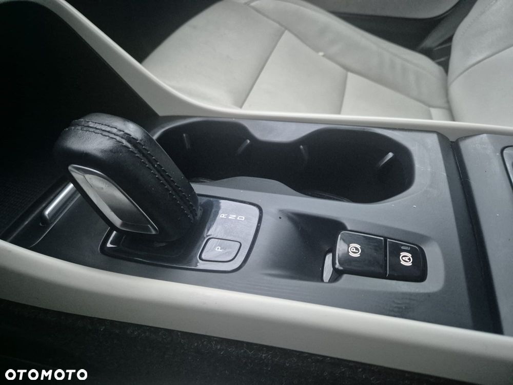 Volvo XC 40 T5 AWD Geartronic Momentum - 29