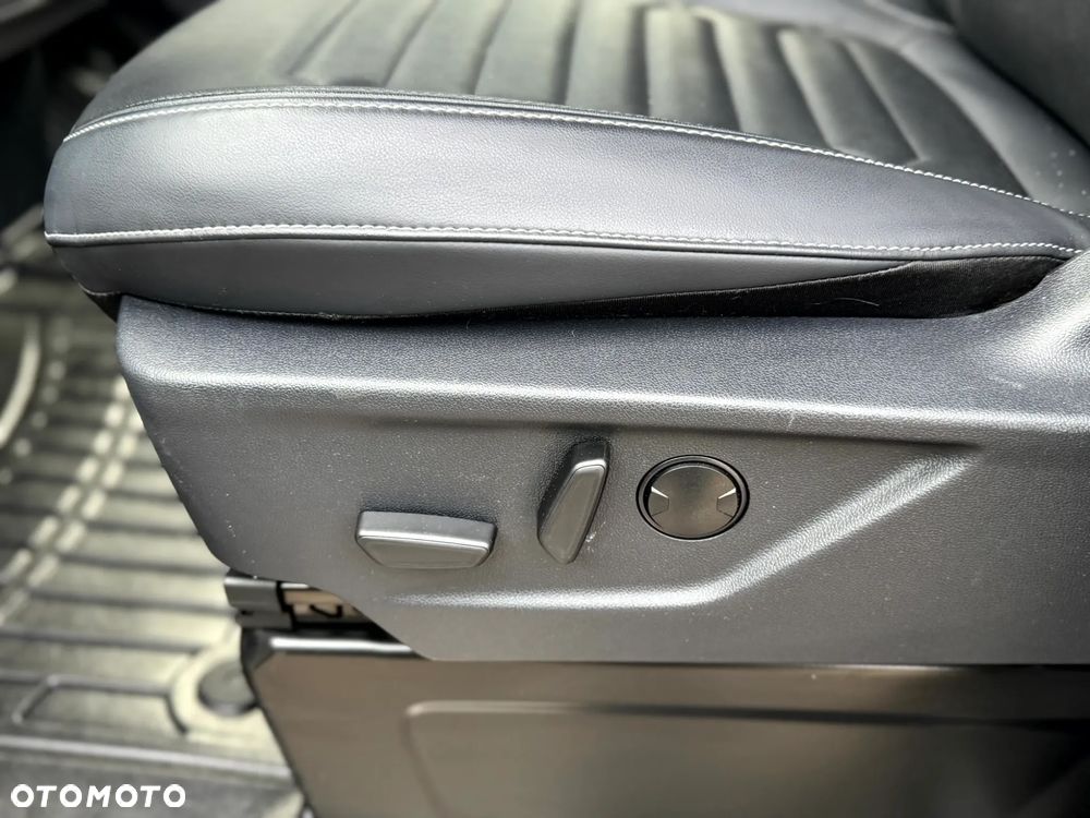 Ford Tourneo Custom L2H1 VA Autm Titanium - 33