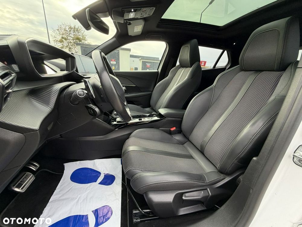 Peugeot 2008 PureTech 130 EAT8 GT - 17