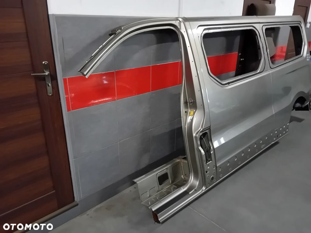 LEWY BOK RENAULT TRAFIC III R2018 LONG BŁOTNIK - 3