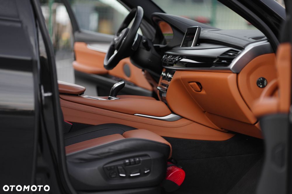 BMW X6M - 12