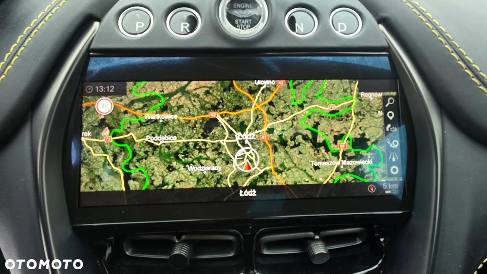 Aston Martin DBX - 14