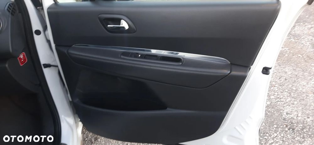 Peugeot 3008 HDi 115 Allure - 23