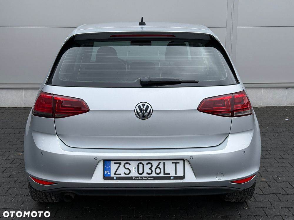 Volkswagen Golf - 6